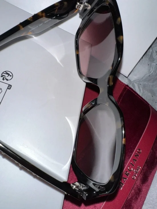 Marciano by GUESS Velvet Jewelry Box - Deep Berry sunglasses 🕶️ - Picture 7 of 16